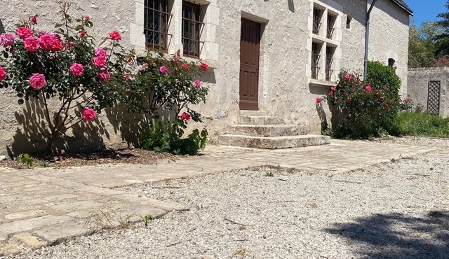 Magnificent 16th-century villa with swimming pool and sauna in a 5-hectare estate.