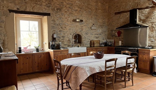 Magnificent 18th century farmhouse, 4* - air conditioning - 8 p - heated swimming pool