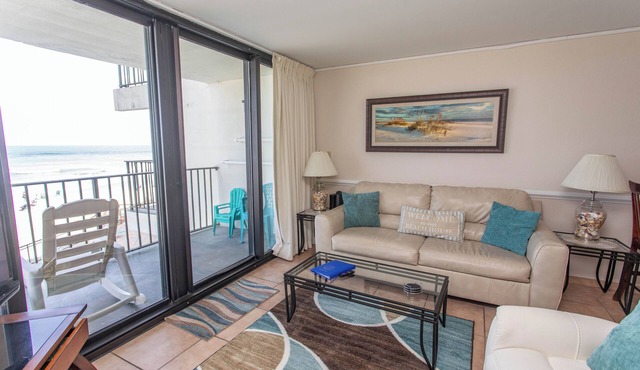 MAGNIFICENT 2 BEDROOM CONDO ON THE BEACH Royal Garden 206