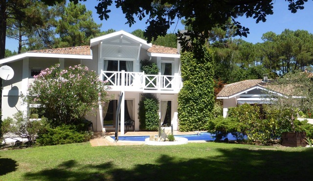 Magnificent 220m² 4* architect-designed villa, heated pool, air-conditioned bedrooms