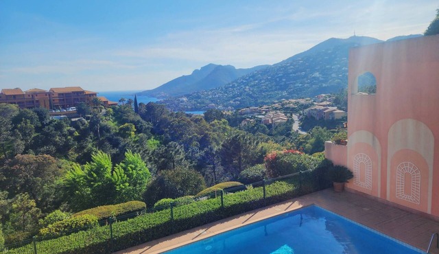 Magnificent 2p sea view and swimming pool