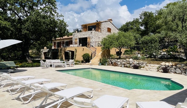 Magnificent 4-bedroom stone villa with swimming pool