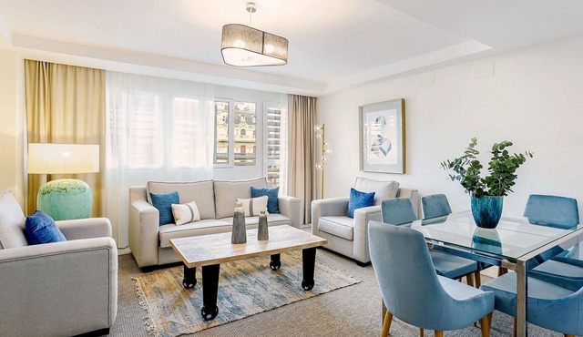 Magnificent 4 bedrooms apartment in the heart of Granada. Isabel la Catolica II