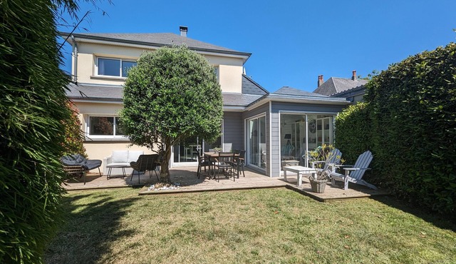 MAGNIFICENT 4* HOUSE, SPACIOUS & BRIGHT ENCLOSED GARDEN 300 M FROM THE SEA