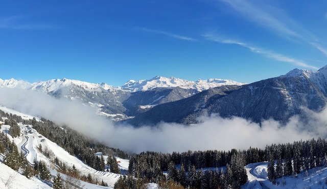 Magnificent 4-bedroom duplex at the foot of the slopes with magnificent view and swimming pool