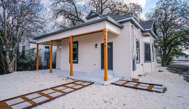 Magnificent 4BR Near Famous Riverwalk and Downtown
