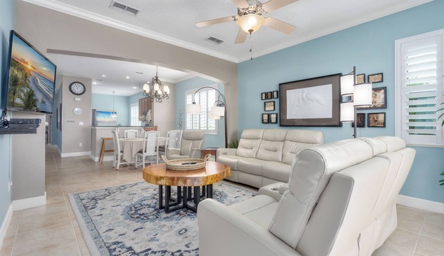 Magnificent 4th Floor Corner Condo 941 overlooking the lake at Cinnamon Beach