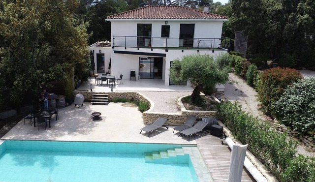 Magnificent 5-room villa with infinity pool