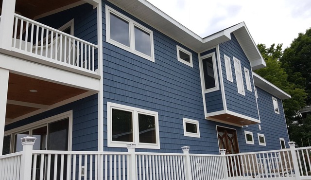 Magnificent 6-bedroom cottage on the water with spectacular views of the water