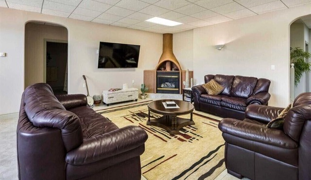 Magnificent 7 Bedroom 6 bath Villa on the lake