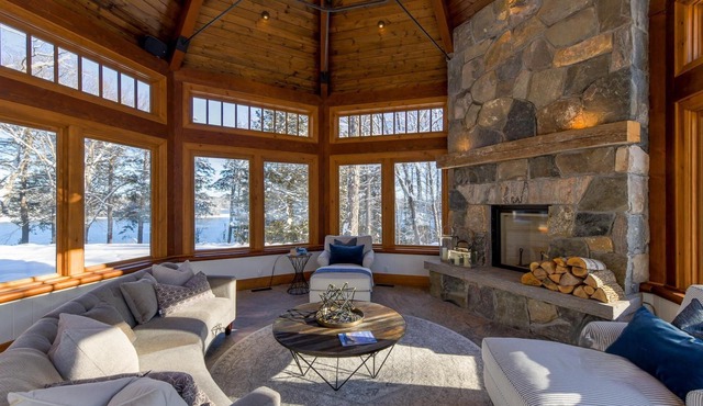 Magnificent 7bdrm 8bath luxury on Lake Joe! Hot Tub! Gym! Boathouse! Sauna!