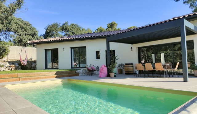 Magnificent air-conditioned villa 15 minutes from the sea
