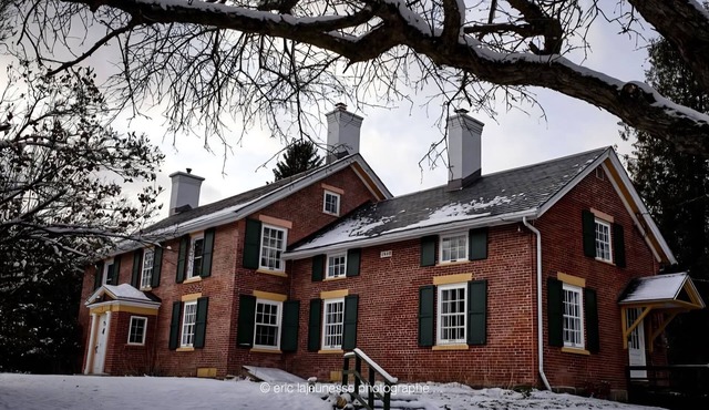Magnificent ancestral home 1860 Brome Missisquoi region Large reception capacity