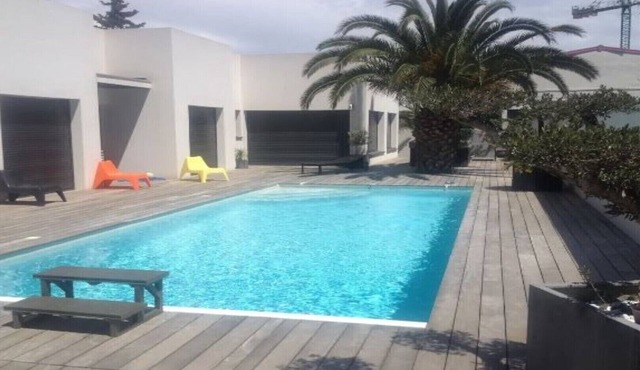 Magnificent and spacious 230m2 modern villa with swimming pool