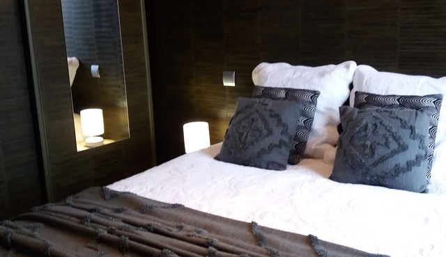 Magnificent apartment in character residence with swimming pool