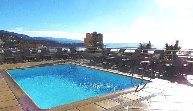 Magnificent apartment in a secure residence 50 meters from Monaco!