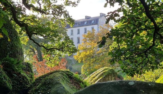 MAGNIFICENT APARTMENT OVERLOOKING HUELGOAT FOREST
