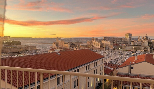 Magnificent apartment with Vieux Port view