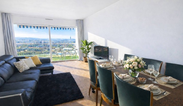 Magnificent apartment in a private residence for 8 people, 5 minutes from Lyon, view of Part Dieu