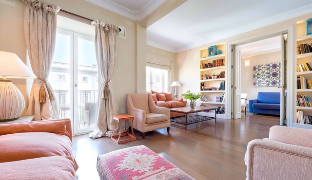 Magnificent Apartment Next to Alcazar Palace. Contratacion