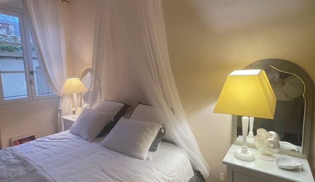 Magnificent apartment with direct access to the Place des 9 Jets in CERET.