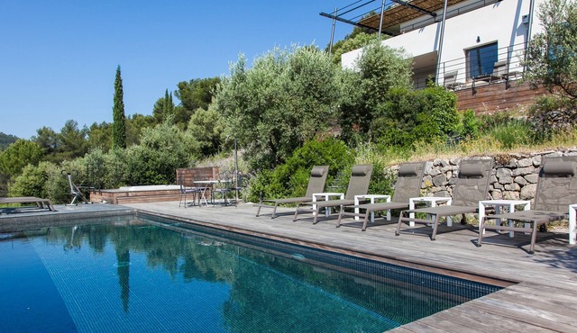 Magnificent architect-designed villa of 300m2, swimming pool, sea view and Giens peninsula