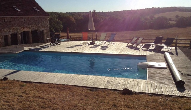 Magnificent barn, 8 people 4 bedrooms, private heated pool, countryside