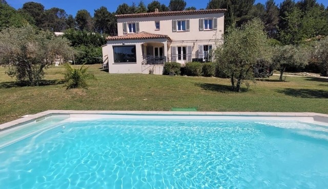 Magnificent bastide in Provence, swimming pool, near Aix, with view, calm,shop 5 min