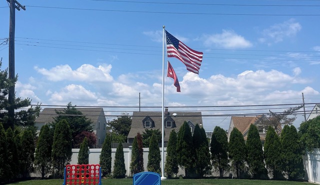 Magnificent Beach House w/Private Pool Across the street from PRIVATE BEACH