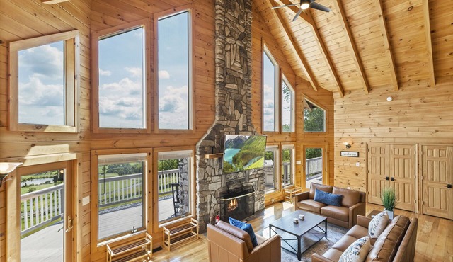 Magnificent Bluemont Lodge with 5 Bedrooms 3 Baths