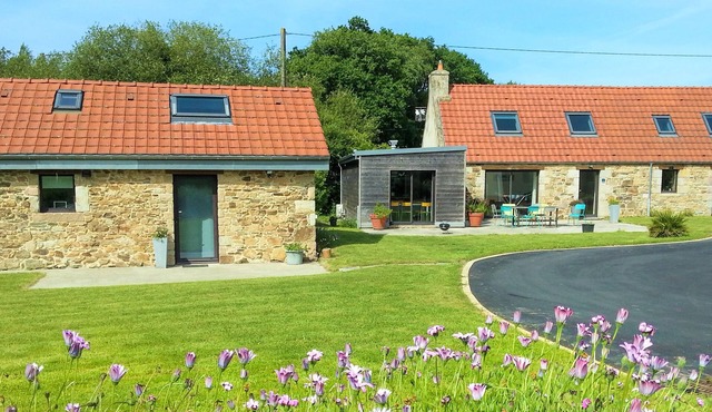 Magnificent Breton farmhouse, Pink Granite Coast, sleeps 8, nearby beaches