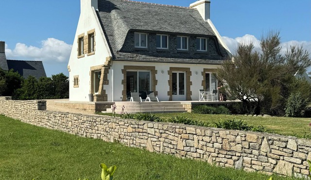 Magnificent Breton house for 10 people on the seafront