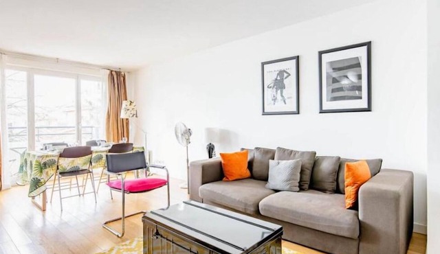 Magnificent, bright, modern and very quiet apartment with terrace.