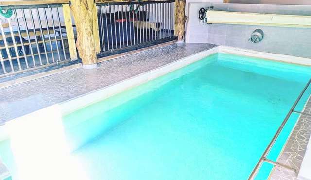 Magnificent Cottage with heated indoor pool