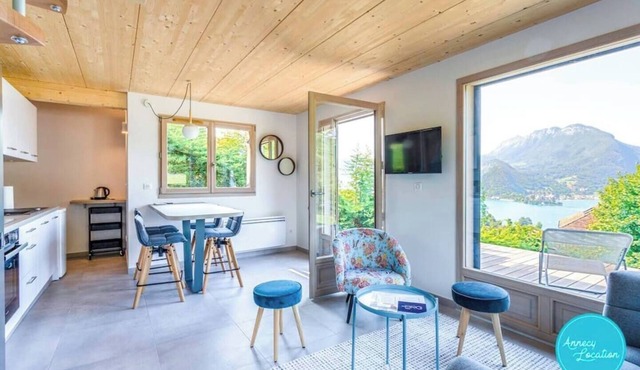 Magnificent Chalet : lake and mountain view.