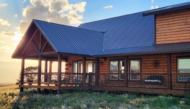 Magnificent Cabin views of Sangre De Cristo Mountain Range & Wet Mountain Valley