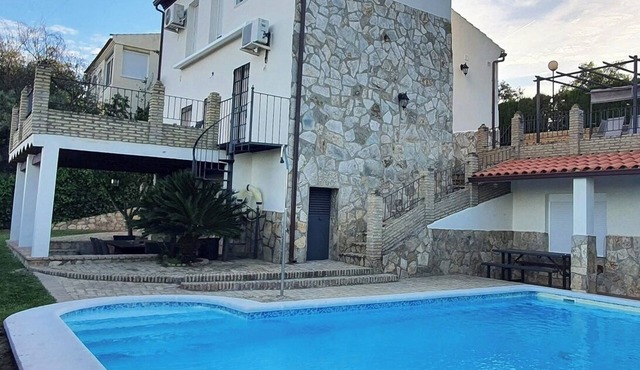 Magnificent Casa Lago with the nickname "the castle". Private heated pool.