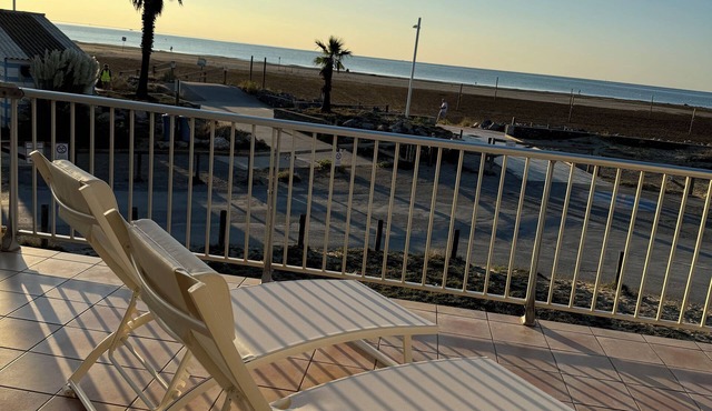 MAGNIFICENT CHALET FRONT DE MER ' LE GRAND LARGE '