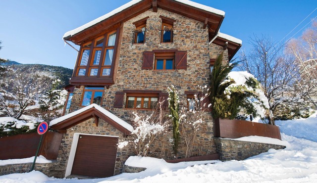 MAGNIFICENT CHALET-MOUNTAIN HOTEL ESPECTACULAR CHALET-HOTEL MONTAÑA