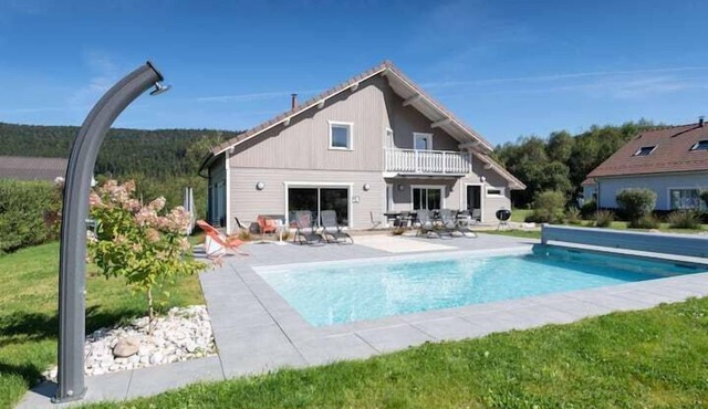 Magnificent Chalet Swimming pool, SPA, sauna, Hammam, Chalet du Bien-être