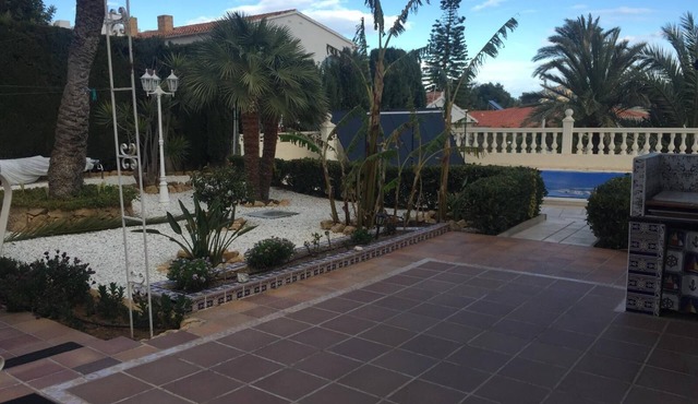 Magnificent chalet with private pool 10 minutes from the center of Benidorm