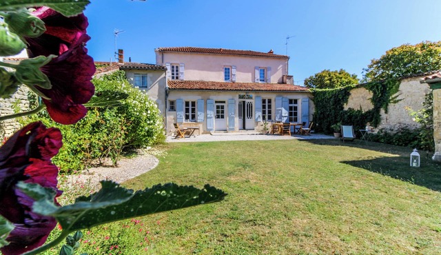 MAGNIFICENT, CHARMING CHARENTAIS HOUSE