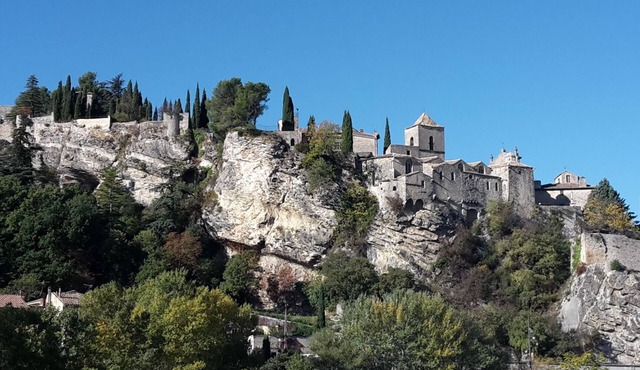 Magnificent, charming gîte de tourisme at the foot of Mont Ventoux