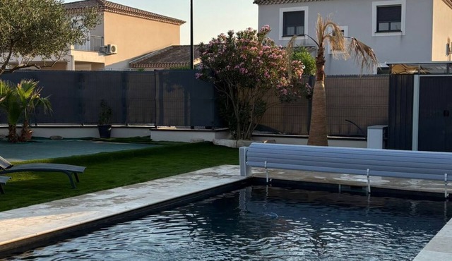 Magnificent, comfortable villa near Nîmes, Avignon, Arles for up to 12 people