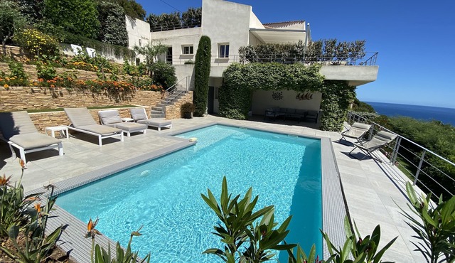 Magnificent contemporary villa with superb sea view classified 5*.