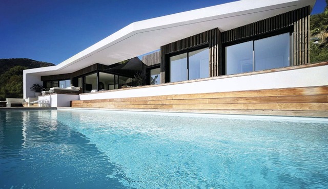 Magnificent contemporary villa with beautiful sea view, heated swimming pool