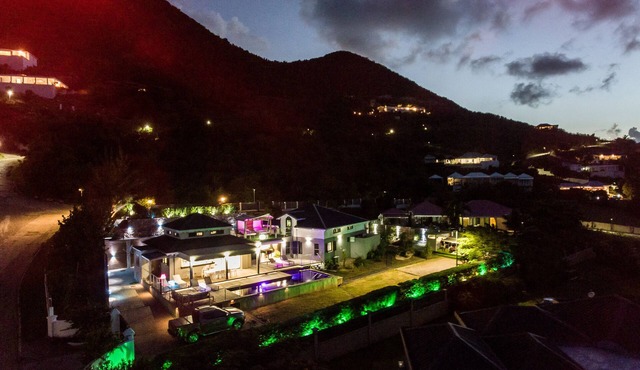 Magnificent contemporary villa on the heights of Saint-Martin.