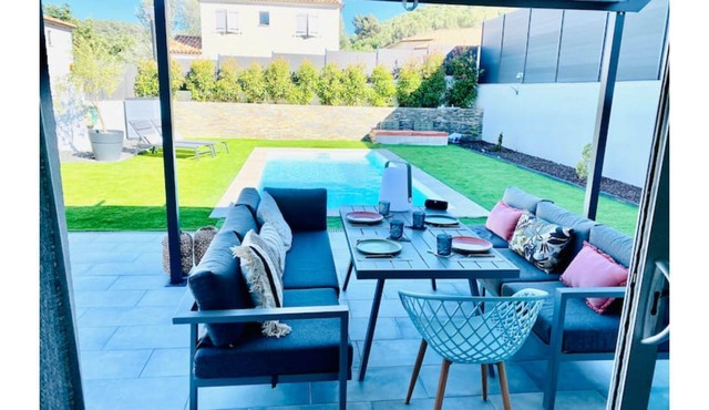 Magnificent Contemporary Villa with Swimming Pool