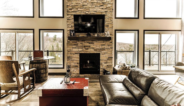 Magnificent cottage on Lac Barron, near Morin-Heights, navigable lake