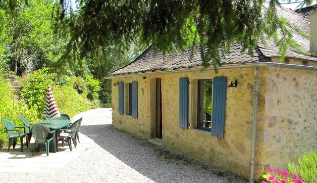 Magnificent country house near Najac. With large lush garden planted with trees